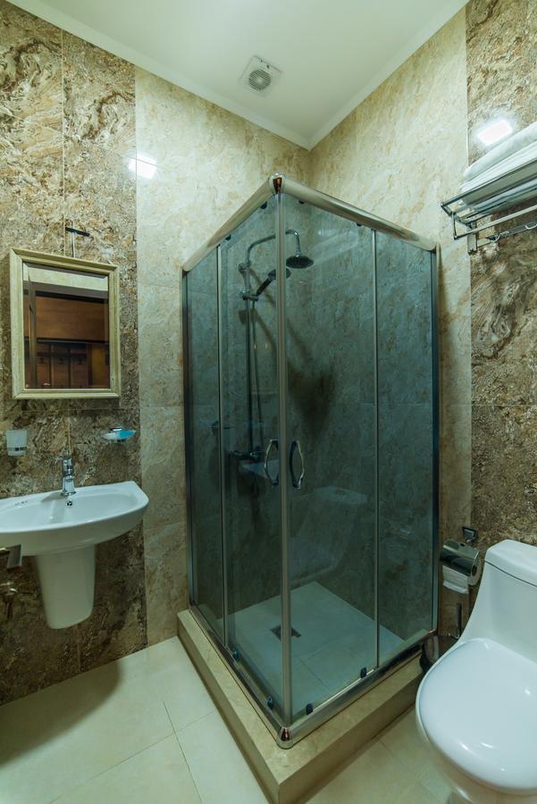 Hotel New Telavi Kültér fotó