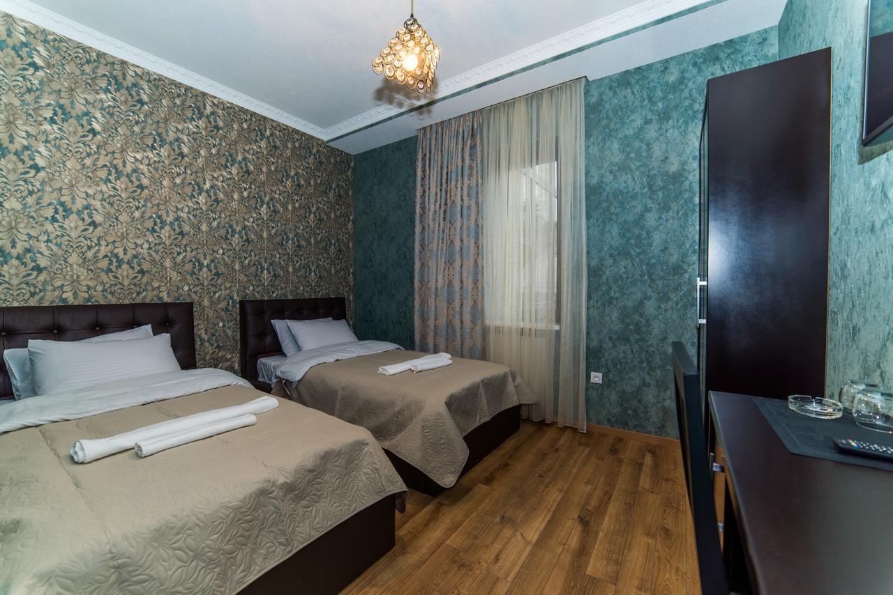 Hotel New Telavi Kültér fotó