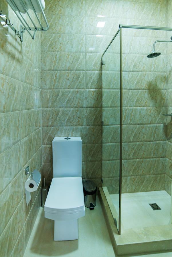 Hotel New Telavi Kültér fotó