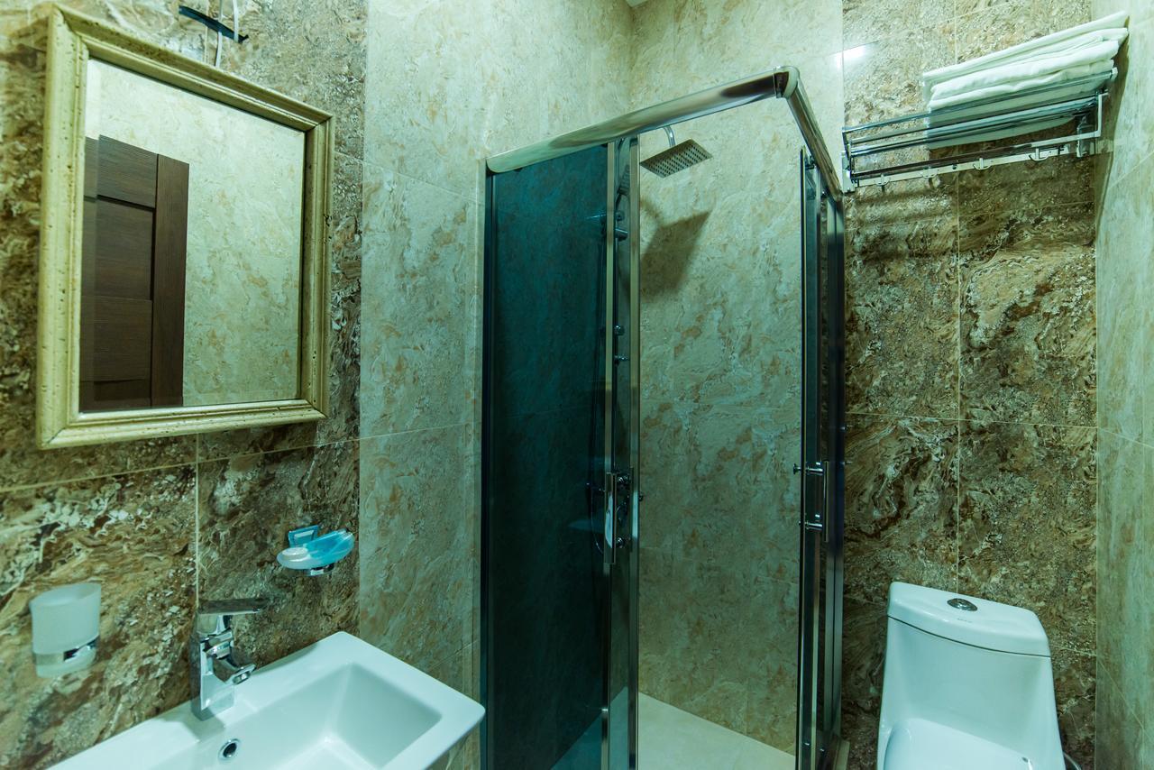 Hotel New Telavi Kültér fotó