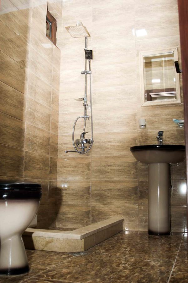 Hotel New Telavi Kültér fotó