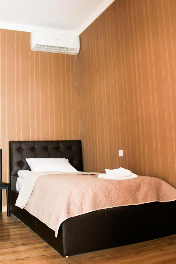 Hotel New Telavi Kültér fotó
