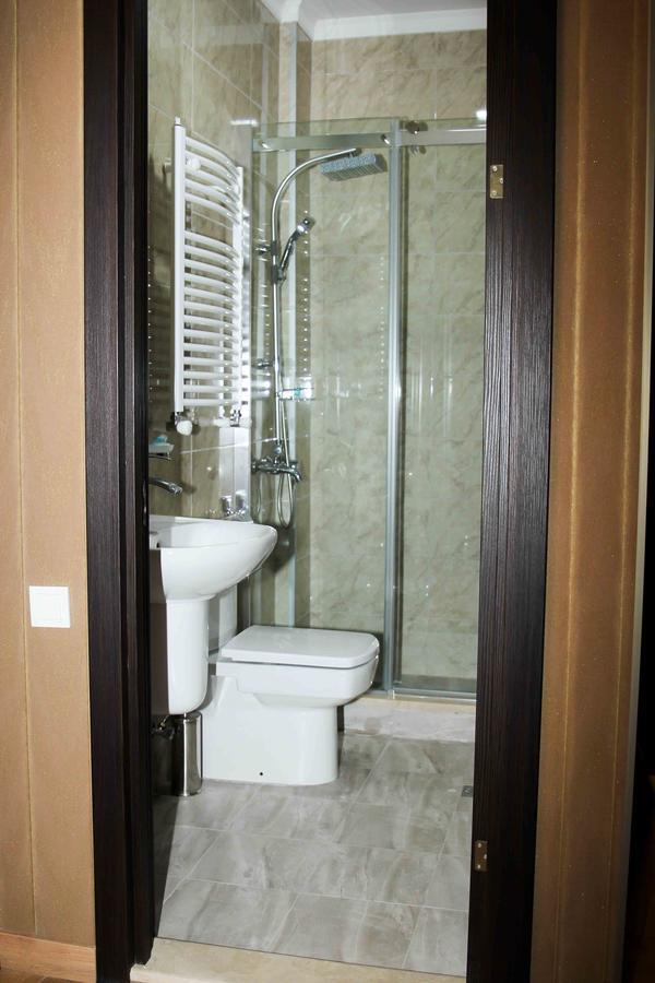 Hotel New Telavi Kültér fotó