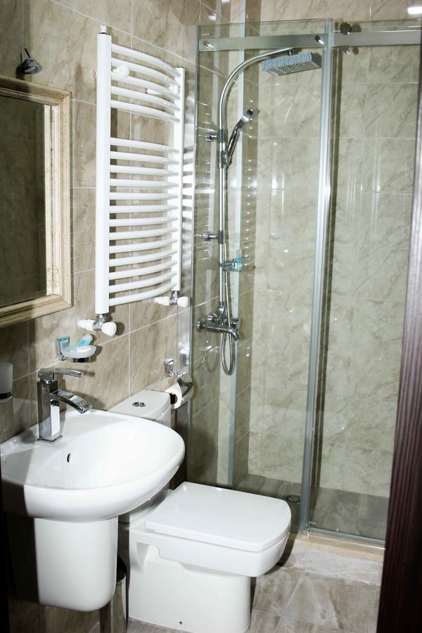 Hotel New Telavi Kültér fotó