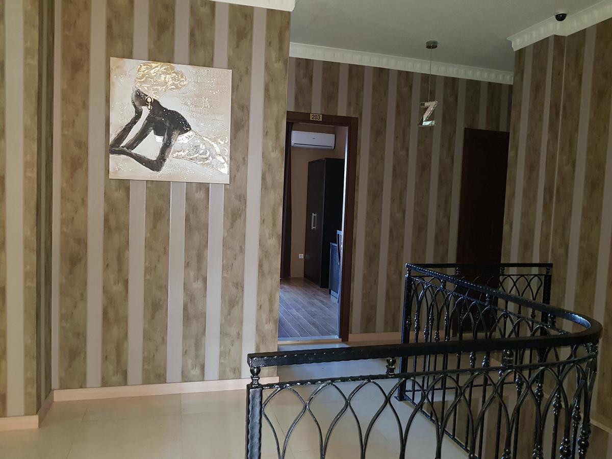 Hotel New Telavi Kültér fotó