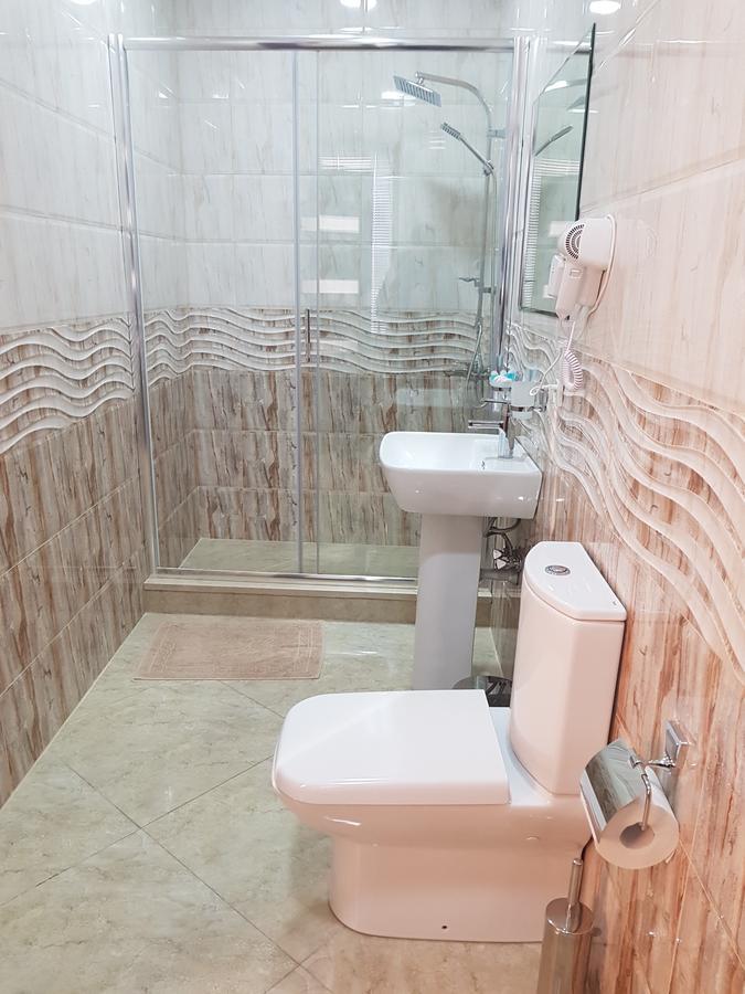 Hotel New Telavi Kültér fotó