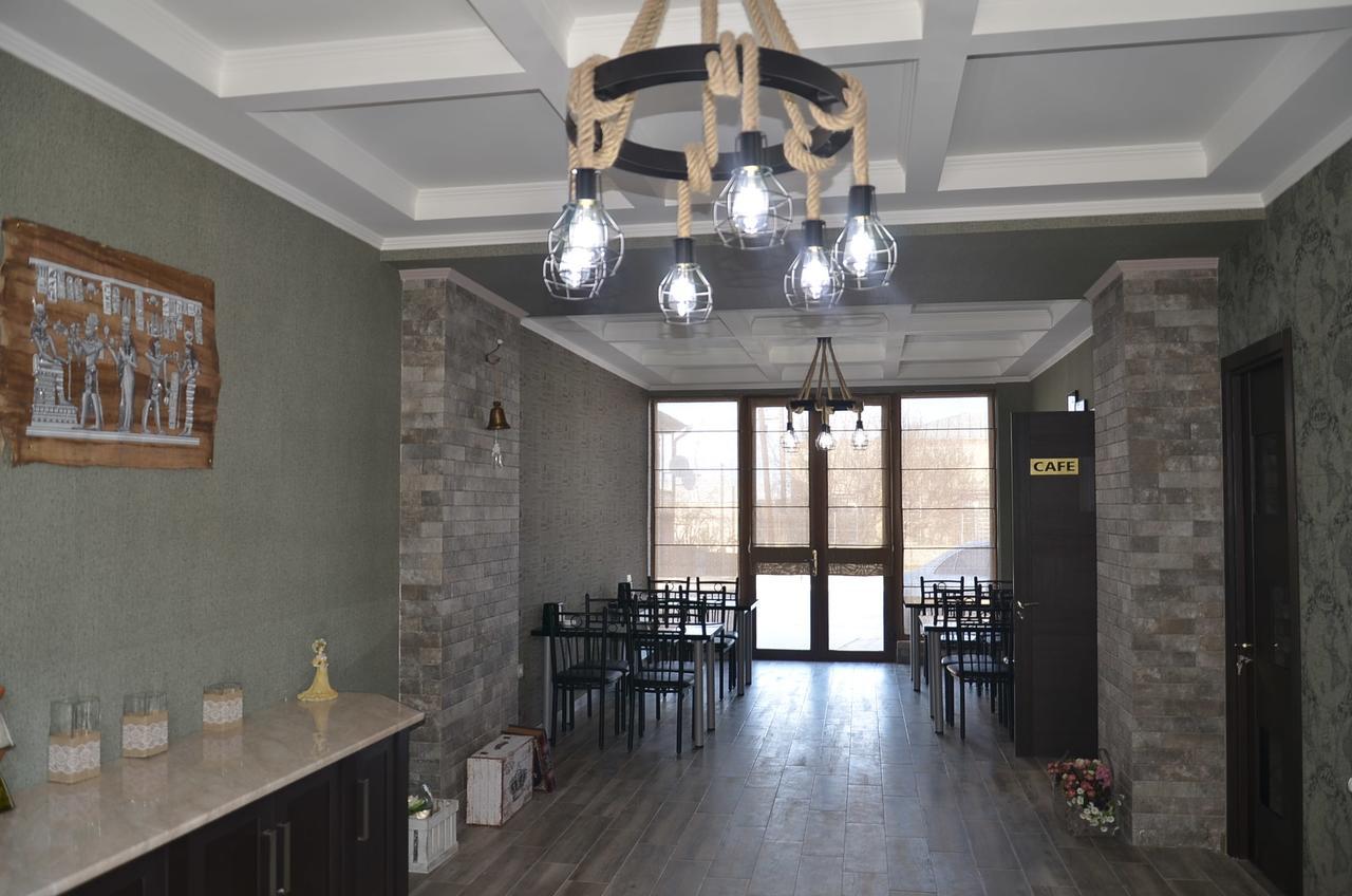 Hotel New Telavi Kültér fotó